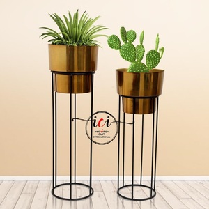 Jardinières murales martelées en fer personnalisables de vente chaude avec finition unique sur support pour la décoration de mariage - Product Image 4