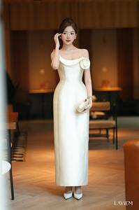 Robe élégante à col halter, coupe évasée, motif floral 3D, manches courtes, style formel, romantique, féminin, design sophistiqué pour les fêtes - Product Image 5