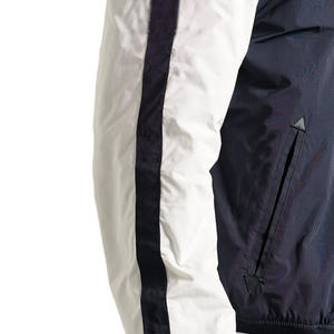 เสื้อแจ็คเก็ตวาร์ซิตี้ผ้าซาตินน้ำหนักเบาสำหรับผู้ชาย ปักโลโก้ด้านหน้าได้ตามต้องการ กันน้ำ กันลม มีหลายขนาดให้เลือก - Product Image 4