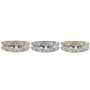 Bague de fiançailles tendance pour femme en or blanc 18 carats haut de gamme avec diamants naturels taille baguette sertis pavé - Product Image 4