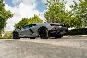 Lamborghini Revuelto 2024 certifiée, propre et peu utilisée, Coupé LHD, boîte automatique, turbo, transmission intégrale, cuir, hybride, ACC, R17 - Product Image 5