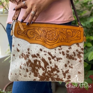 กระเป๋าสะพายคาดลำตัวหนังวัวแท้แกะสลักทำด้วยมือของผู้หญิงใหม่สไตล์ตะวันตก - Product Image 1