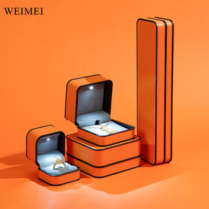 WEIMEI elegante PU cuero joyería pulsera colgante caja de regalo con luz LED para exhibición de joyería boda Día de San Valentín - Product Image 4