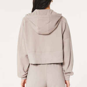 Conjunto Deportivo de Sudadera Corta y Pantalones Jogger para Mujer, con Logotipo Personalizado de Alta Calidad - Product Image 3