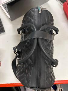 Sac à Main de Luxe pour Femme de Qualité Supérieure en Cuir Véritable Matelassé avec Détail Pompom Spacieux Noir - Product Image 4