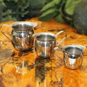 Mini récipient en métal et acier inoxydable pour servir le lait, le café, la crème, la salade, le sirop et l'espresso. - Product Image 1