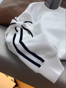 เสื้อสเวตเชิ้ตคอกลมแขนยาวสำหรับผู้หญิง แต่งโบว์ที่แขน สไตล์ลำลอง ทรงหลวม สีพื้น แฟชั่น - Product Image 4