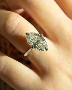 Bague de fiançailles solitaire Moissanite taille ovale 11x7mm en or | Bijoux de mariage classiques - Product Image 3
