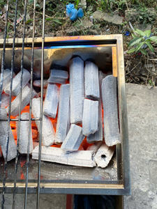 Plancher en bambou de bois dur durable Briquettes de charbon de bois de sciure de bois à haute production thermique Pas de fumée et d'odeur 6 + heures de combustion - Product Image 3