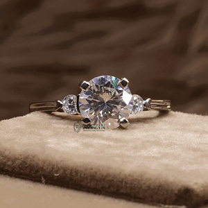 Diamante de corte redondo 3 piedras estilo nupcial conjunto anillo de bodas para mujer - Product Image 3