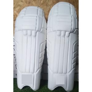 Protectores duraderos blancos para las piernas de cricket para todos los niveles - Product Image 3