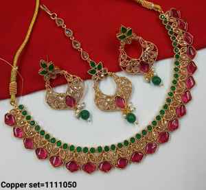 ENSEMBLE DE BIJOUX INDIENS TRADITIONNELS ET À LA MODE EN CUIVRE ENSEMBLE DE BIJOUX DE MARIAGE POUR FEMMES BOUCLES D'OREILLES ET COLLIER - Product Image 2