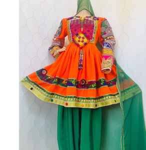 Vestido hecho a mano KUCHI tradicional afgano de estilo bohemio de alta calidad en tarifa al por mayor en todos los tamaños y colores personalizables - Product Image 6