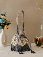 Sac Potli Bohème Élégant et Durable en Velours avec Chaînes de Perles et Diamants, Fermeture Brodé pour Mariages Ethniques et Cérémonies Sangeet