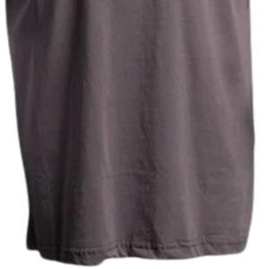 T-shirt graphique minimaliste pour hommes et femmes, imprimé logo propre, coton gris, tee-shirt premium pour tous les jours - Product Image 6