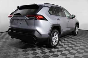 Toyota RAV4 XLE FWD SUV Eficiente y Confiable para Familias, Transmisión Automática, Volante a la Izquierda, Cuero Oscuro, Turbo, Cámara - Product Image 6