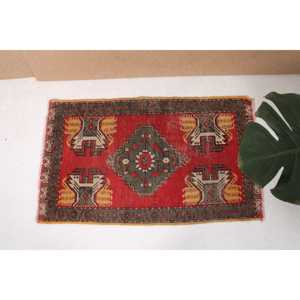 1.7x2.8 ft Vintage Rug, <b>Red</b> Camouflage Turkish Rug <b>Wool</b> - Product Image 3