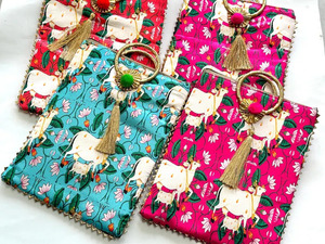 Pichwai กระเป๋าถือดีไซน์ลายดอกไม้วัวสำหรับเทศกาลดิวาลีสินค้าให้ความเป็นของขวัญแก่แขกผู้เข้าพักจำนวนมากคืนสินค้าคริสต์มาสเจ้าสาว - Product Image 6