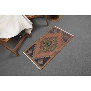 Alfombra de lana caucásica vintage 1,8x2,9 pies patrón geométrico marrón y púrpura para decoración de sala de estar o pasillo con respaldo de látex - Product Image 3