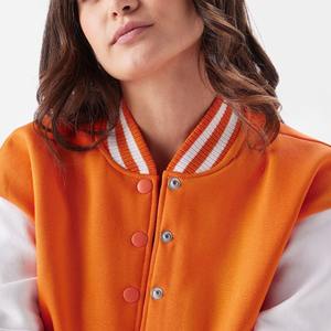 Chaqueta universitaria tejida acolchada personalizable para mujer, transpirable, ecológica, de longitud corta, cuerpo de lana, mangas de algodón, suministro OEM - Product Image 5