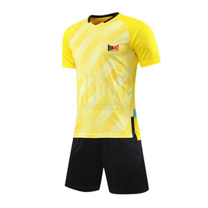 Ensembles d'uniformes de football pour adultes de haute qualité personnalisés pour hommes légers à séchage rapide respirants - Product Image 3