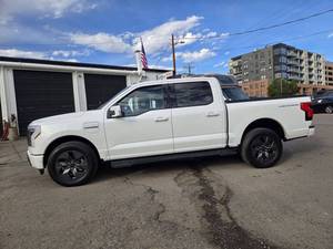 Ford F-150 Lightning LARIAT d'occasion propre et bien équipée ! Voitures Flash Lightning 4x4 à vendre - Product Image 4