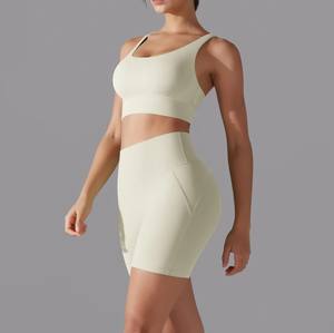 Conjunto de Yoga ligero sin costuras de talla XL para mujer, tela elástica brillante, ropa activa, entrenamiento físico, incluye mallas de talla grande - Product Image 3