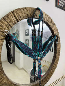 Conjunto de aparejos de cuero genuino para caballo estilo western con pedrería turquesa, cabezada y pechera ligeros, personalizables para equitación - Product Image 2