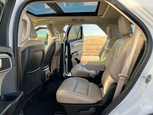 VÉHICULE D'OCCASION 2020 EXPLORER XLT AWD SUV BLANC TOUT-TERRAIN MOTEUR 2.3L 14 TRANSMISSION ET MÉCANISME DE MOBILITÉ HAUT DE GAMME CONSOMMATION DE CARBURANT ÉCONOMIQUE - Product Image 3