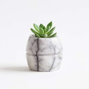 Meilleur vendeur : Jardinière en marbre design pour l'intérieur d'un appartement de luxe, ajoutant un accent en pierre naturelle de qualité supérieure à l'exposition des plantes - Product Image 2