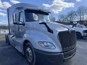 Camion benne International 2012-2017 neuf/occasion, cabine couchette, moteur diesel 10 cylindres, caméra arrière 360°, écran tactile, 6x4, conduite à gauche - Product Image 5