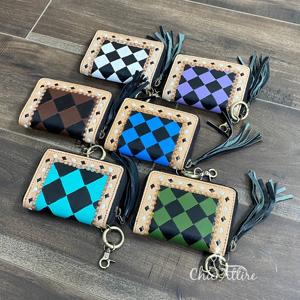 Portefeuille à fermeture éclair avec motif à carreaux exclusif 2025 avec porte-clés Porte-monnaie en cuir véritable fait à la main Mini pochette à pompon pour femmes - Product Image 1