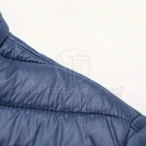 Veste matelassée élégante pour hommes avec coupe ajustée et tissu résistant à l'eau durable Veste matelassée classique pour hommes - Product Image 6