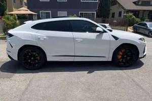 Lamborghini Urus SUV Usado en Buen Estado - Product Image 4