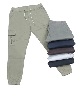 Jogger élégant pour hommes avec poches de style cargo conçues pour la course à pied ou la mode de style décontracté - Product Image 2