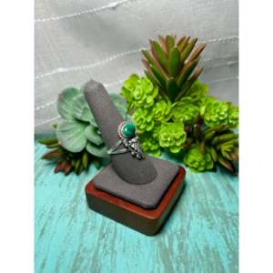 Bague pour homme fabriquée par les Navajo avec pierre précieuse en malachite et argent sterling plaqué rhodium, bijoux fins pour un usage quotidien, sertissage clos. - Product Image 2