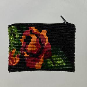 Porte-monnaie perlé : Design rose en verre tchèque - Product Image 2