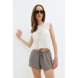 Shorts décontractés confortables pour femmes Mega Merchant, 100% coton avec décoration en dentelle, coupe régulière, shorts de sport avec logo à la taille - Product Image 2