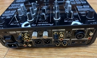 Mezclador Pioneer DJM S9 con tarjeta de sonido integrada compatible con el software Serato DJ para manipulación de sonido