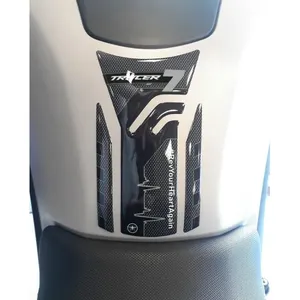 Kit di 3 Adesivi 3D in Resina Gel per Serbatoio Moto Yamaha Tracer 7 Compatibili per Uso Decorativo - Product Image 3