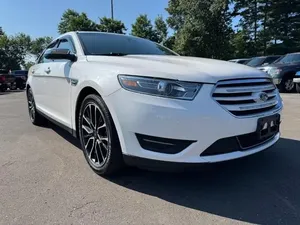 2017 Ford Taurus Limitée - Product Image 6