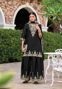 Trajes Plazo de Diseñador con Costuras Reforzadas, en Chinon con Bordado Intenso y Forro de Crepé - Product Image 5