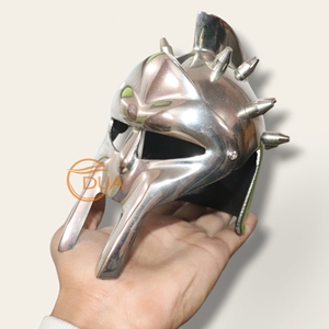 Superbe Miniature Artisanale en Métal de Gladiateur, Sculpture d'Armure Élégante Plaqué Argent avec Impression UV et Technique de Polissage - Product Image 3