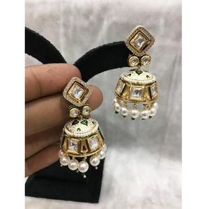 Pendientes Kundan Ligeros de Calidad de Exportación para Mujer |   Joyería Étnica Elegante de Primera Calidad para Oficina, Fiestas y Uso Diario - Product Image 1