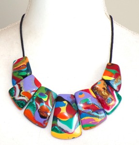 สร้อยคอเรซิ่นสีเหลืองเงา ดีไซน์ลูกปัดไม่สม่ำเสมอ สไตล์คริสเตียนทันสมัย รูปทรงเรขาคณิต แฟชั่นโซ่สร้อยคอ - Product Image 1