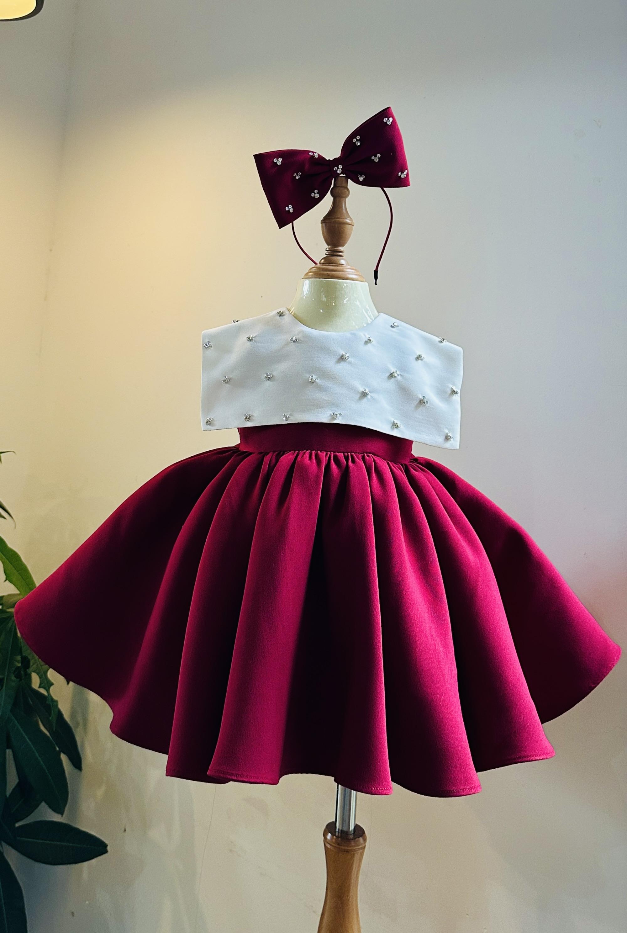 สีแดงเข้ม