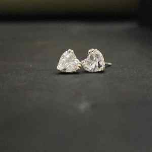 Pendientes de Oro Sólido de 18 Quilates con Diamantes en Forma de Corazón, Certificados por IGI, para Regalos de San Valentín y Aniversario - Product Image 1