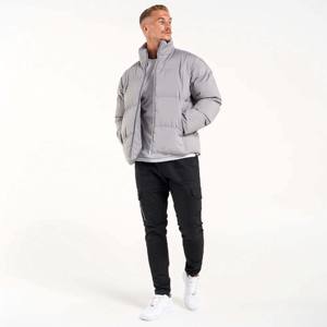 Veste matelassée durable pour homme avec matériau résistant à l'eau et poches zippées sécurisées pour les activités de plein air - Product Image 1