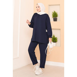 Conjunto Casual Azul Marino de Dos Piezas Oysho con Detalle de Emblema y Abertura Asimétrica, Traje con Pantalones Cortos - Product Image 4