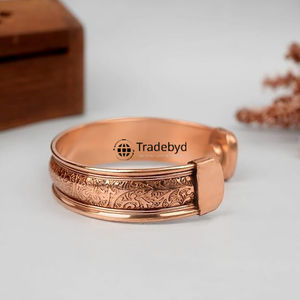 Bracelets en cuivre de qualité supérieure modernes pour un usage quotidien, bijoux de déclaration faits à la main, unisexe par Tradebyd - Product Image 5